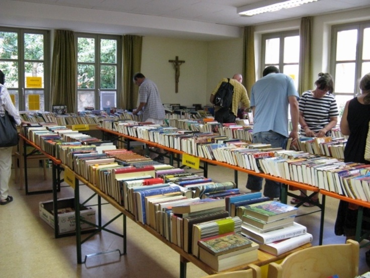 Bücherflohmarkt beim Pfarrfest